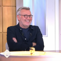 "C'est le premier à balancer sur tout le monde" : Laurent Baffie s'excuse encore auprès de Thierry Ardisson, Laurent Ruquier le reprend en direct sur France 5