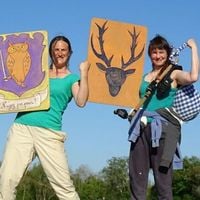 "On sent qu'elles recueillent la parole différemment" : Après Nans et Mouts, France 5 lance une déclinaison de "Nus et culottés" au féminin avec Louise et Zoé