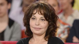 "On va devoir faire sans elle mais on ne pourra pas faire sans elle" : L'hommage "entre rires et pleurs" des "Grosses têtes" à Isabelle Mergault