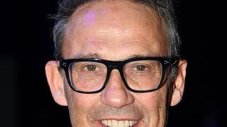 "Solidarité Incendies" : Julien Courbet espère récolter "au moins un million d'euros" ce soir sur M6 mais aspire surtout à "une prise de conscience au plus haut niveau"