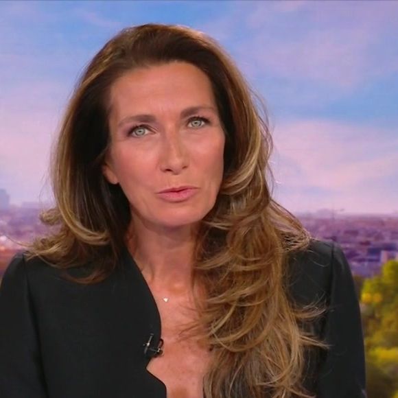 Anne-Claire Coudray était de retour à l'animation du "20 Heures" de TF1 hier soir.