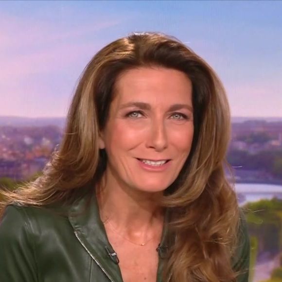 Anne-Claire Coudray aux commandes du "20 Heures" de TF1 hier.