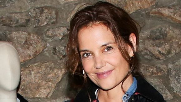 "J'ai essayé de trouver les bons mots, le cœur lourd" : L'hommage vibrant de Katie Holmes à James Van Der Beek ("Dawson"), emporté par un cancer à 48 ans