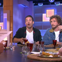 "Vous voulez vraiment que je rechute ?" : Jérémy Ferrari se fait servir un verre d'alcool dans "C à vous", il recadre avec humour Anne-Elisabeth Lemoine