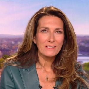 Le "20 heures" de TF1 était présenté par Anne-Claire Coudray hier soir.