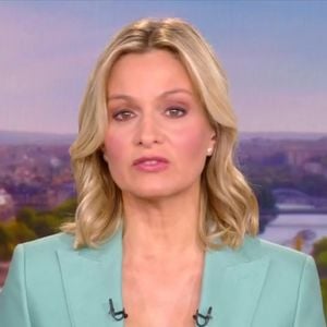 Audrey Crespo-Mara aux commandes du "20 Heures" de TF1.