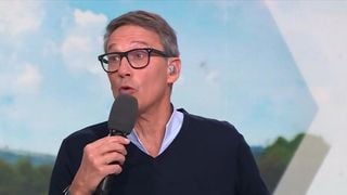 "Il aura fallu qu'on lui mette cette pression..."  : Épinglée dans l'émission de Julien Courbet sur RTL et M6, La Kahena ("Drag Race France") a finalement payé sa dette
