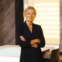 Après deux numéros, M6 change le nom de l'émission dominicale d'Anne-Sophie Lapix