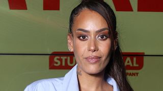 "Ils trouvent que ce n'est pas glamour" : Amel Bent tacle les artistes qui ne souhaitent pas participer aux Enfoirés