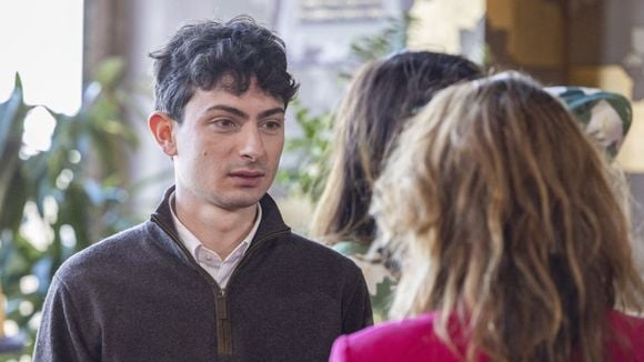 "Je me prends le mur de la réalité en plein visage" : Cible d'un complot dans "Les traîtres" sur M6, Théo Fernandez craque et fond en larmes