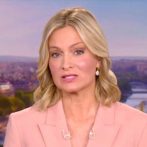 Audrey Crespo-Mara aux commandes du "20 Heures" de TF1.