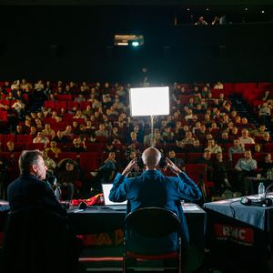 Puremédias vous emmène dans les coulisses de "L'After Foot" au Mans.