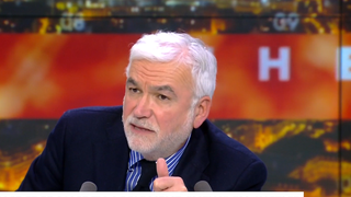 "S'ils attaquent, on va attaquer" : Radio France et France Télévisions assignent CNews, Europe 1 et "Le JDD" en justice, Pascal Praud répond