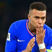 Audiences : Le festival de buts des Bleus contre l'Ukraine largement leader sur TF1, bon score pour "13 novembre, le choix de Sonia" sur France 2