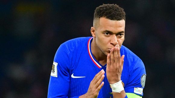 Audiences : Le festival de buts des Bleus contre l'Ukraine largement leader sur TF1, bon score pour "13 novembre, le choix de Sonia" sur France 2