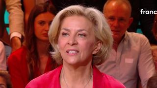 "Je me suis fait blacklister de partout” : Corinne Touzet revient sur l’arrêt de la série “Une femme d’honneur” diffusée pendant 12 ans sur TF1