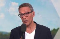 "Il faut réfléchir avant !" : Julien Courbet pousse un coup de gueule contre les auditeurs qui se désistent avant leur passage dans "Ça peut vous arriver"