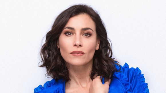"Une histoire qui me déchire" : 24 ans après la "Star Academy", Olivia Ruiz se confie sur le documentaire très engagé qu'elle narre sur le dictateur Franco