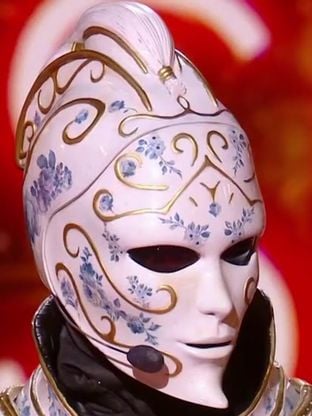 "Mask Singer" 2025 : On a démasqué le Chevalier de Porcelaine