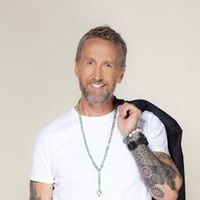 "J'ai besoin de faire une pause" : Philippe Caverivière quitte "Quelle époque !", le talk-show Léa Salamé sur France 2, après 3 saisons