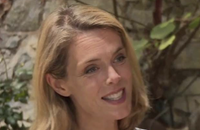 Julie Andrieu dans "Les voyages de Julie" sur T18