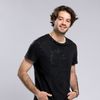 Alex Doux, comédien dans "Tout pour la lumière" sur TF1 et Netflix, jouera Julian, serveur au Comète et musicien à ses heures perdues.