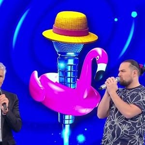 Nagui et le maestro Jonathan dans "N'oubliez pas les paroles !".