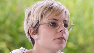 "Je suis en formation" : Contrainte de vendre son exploitation, Perrine, candidate de "L'Amour est dans le pré" a trouvé un nouveau métier