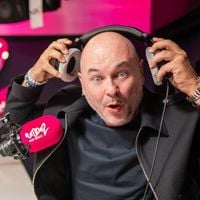 Audiences radios musicales : Après le fiasco de Benjamin Castaldi, Europe 2 a-t-elle relevé la tête grâce à Cauet ?