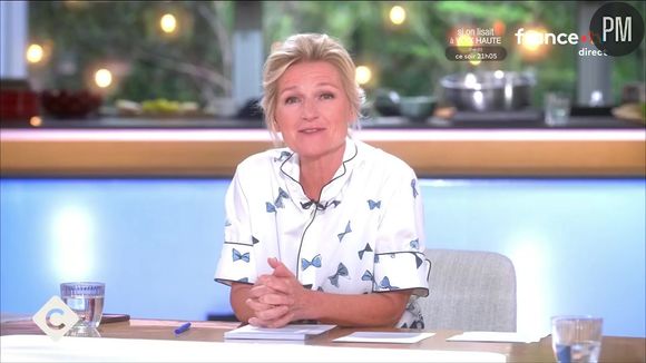 Anne-Élisabeth Lemoine à l'animation de "C à vous".