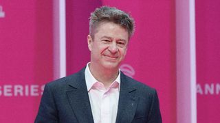 Numéro 1 dans 49 pays dans le monde : Ce téléfilm de Noël inédit avec Thibault de Montalembert cartonne sur Netflix