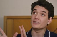 Éric Antoine répond à ceux qui reprochent à "La France a un incroyable talent" de mettre en avant trop d'artistes étrangers.
