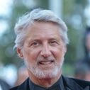 "Canal+ ne souffre pas d’une ligne éditoriale imposée" : Antoine de Caunes prétend être "assez libre" sur la chaîne et relativise l'interventionnisme de Vincent Bolloré