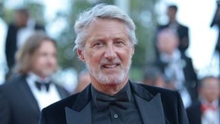 "Canal+ ne souffre pas d’une ligne éditoriale imposée" : Antoine de Caunes prétend être "assez libre" sur la chaîne et relativise l'interventionnisme de Vincent Bolloré