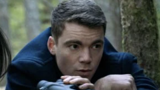 "Elle nous manque" : Gabriel Basso ("The Night Agent") se confie sur le départ de Luciane Buchanan (Rose Larkin) de la série à succès de Netflix