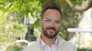 "C'était à la fois violent et méprisant" : Plusieurs témoins dénoncent les comportements problématiques de Jarry sur le tournage de la série de TF1 "Maison de retraite"