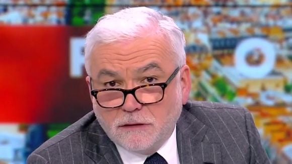 "C'est bête, méchant et sans talent" : Pascal Praud étrille Charline Vanhoenacker après son sketch sur la marche hommage à Quentin Deranque