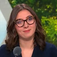 "Vous avez bien fait" : Céline Collonge remercie Julien Courbet de lui avoir "coupé la parole" après l'insulte dont elle a été victime en direct dans "Ça peut vous arriver" sur M6