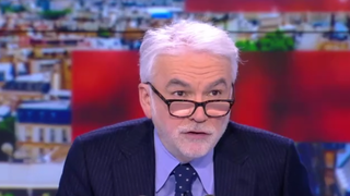 "Des propos dénués de nuance" : L’Arcom intervient auprès de CNews après un éditorial de Pascal Praud dans "L’Heure des Pros"