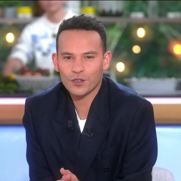 Mohamed Bouhafsi aux commandes de "C a vous" sur France 5.