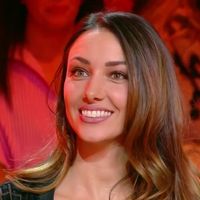 "J'ai envoyé un message pour savoir si sa proposition tenait toujours" : Delphine Wespiser réintègre la bande de Cyril Hanouna sur W9 après trois ans d'absence