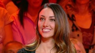 "J'ai envoyé un message pour savoir si sa proposition tenait toujours" : Delphine Wespiser réintègre la bande de Cyril Hanouna sur W9 après trois ans d'absence