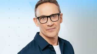 Audiences : Julien Courbet et "Ça peut vous arriver" pulvérisent leur record historique sur M6, Karine Baste à son plus haut sur France 5