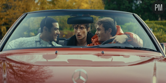 Antoine Simony (Filip), Namory Bakayoko (Adel) et Marin Judas (Frank) dans "Culte - 2Be3" sur Prime Video