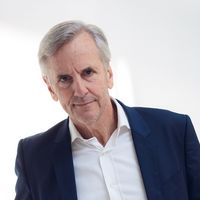 "Si CNews est une chaîne d’opinions alors France Inter aussi" : Bernard de la Villardière défend la chaîne de Vincent Bolloré, qu'il regarde pour son traitement de "l'insécurité, de l'islamisme et de l'immigration"