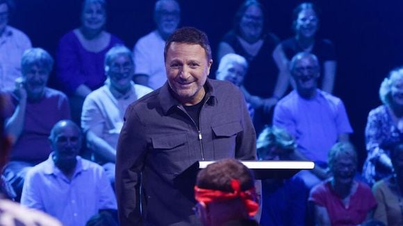 &quot;J&#039;ai dû faire 12 ou 13 kilomètres par émission&quot; : Comment Arthur et la production de &quot;Bataille Navale&quot; sur TF1 ont recréé le jeu culte sur un plateau géant