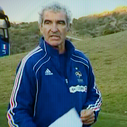 "Le Bus : Les Bleus en grève" : Le journal intime de Raymond Domenech, les coulisses de la Une de "L'Équipe" sur Anelka... Que contient le documentaire événement de Netflix ?