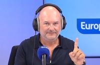 Cauet fait ses débuts sur Europe 1.