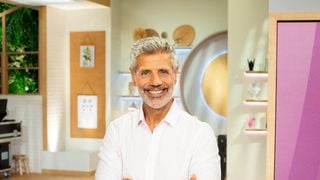"Une saveur un peu particulière pour moi" : Gilbert Bou Jaoudé (ex-"Mariés au premier regard" sur M6) remplace Jimmy Mohamed à la co-présentation du "Mag de la Santé" avec Flavie Flament sur France 2