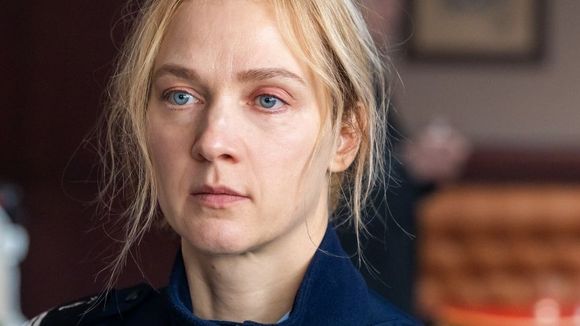 Audiences : Quel score pour "Il était deux fois", la nouvelle mini-série de France 2 avec Odile Vuillemin, face au retour d'"Elsbeth" sur TF1 ?